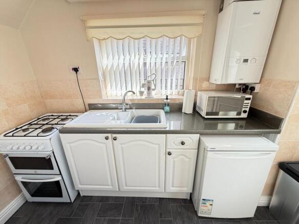 2 bed Terraced for sale Image 6