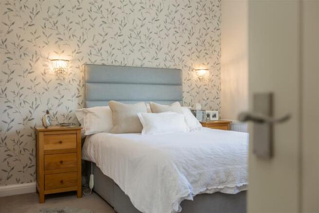 Wold View Bedroom 1-4.jpg