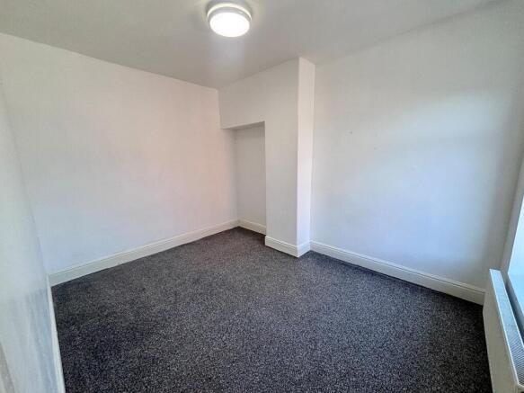 2 bed House to rent Image 6