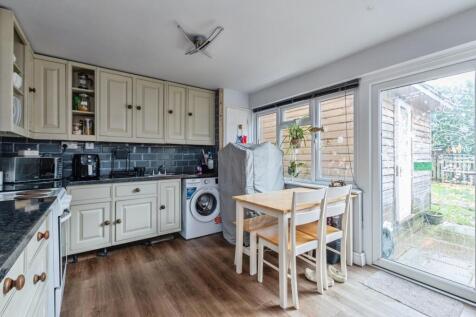 Barnaby Close, Salisbury, SP5