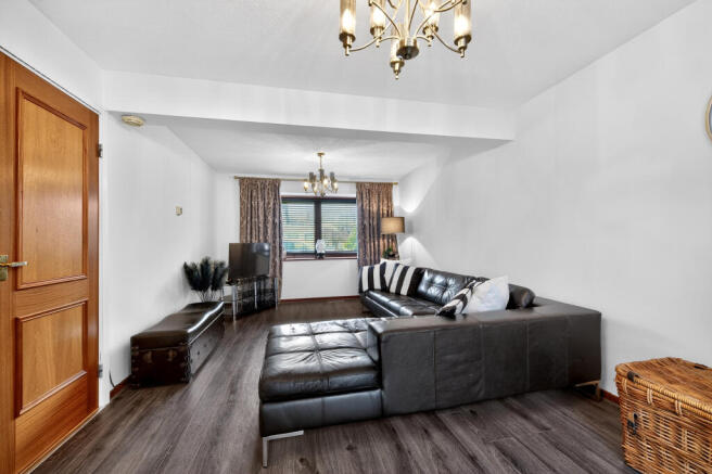 4 bed Detached for sale Image 5