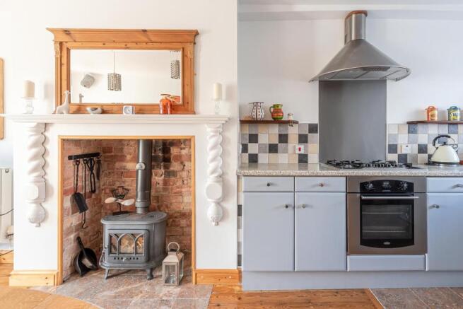KITCHEN/DINING ROOM