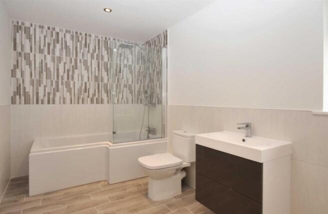 Main bathroom.jpg