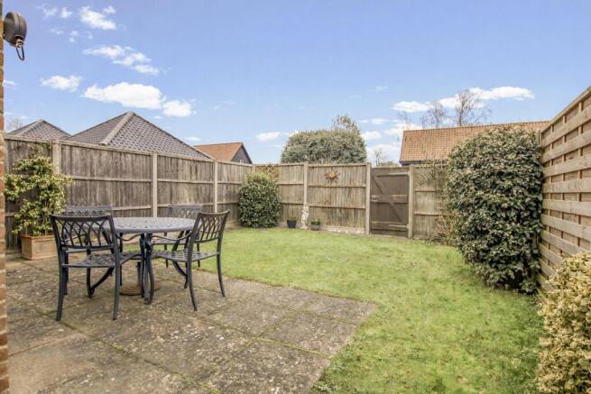 1 woodlands rear garden 2.jpg