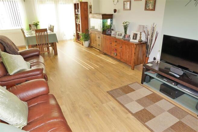 Large Sitting/Dining Room
