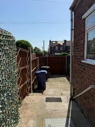2 bed Terraced to rent Image 8