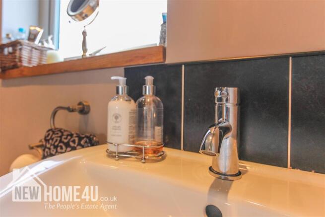 FAMILY BATHROOM: