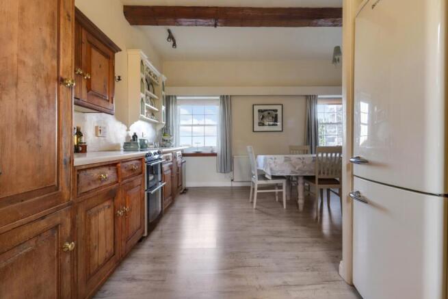 5 bed Semi-Detached for sale Image 7