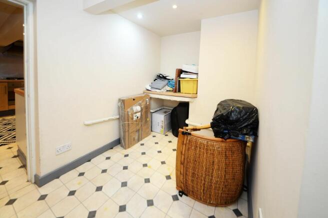 LOWER GROUND KITCHEN
