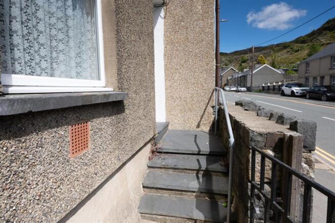 2-14 Manod Road.jpg