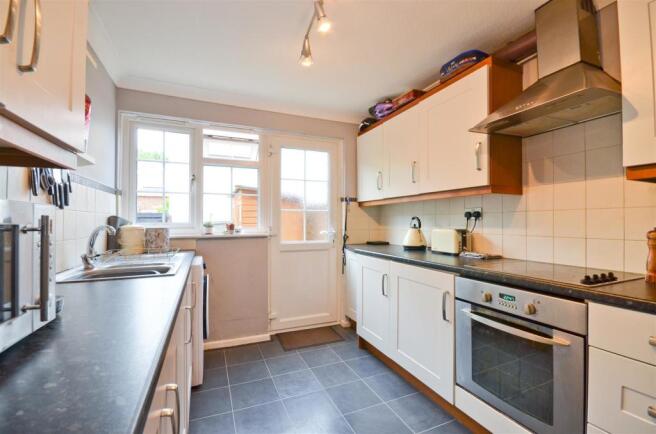 Kitchen (2).JPG