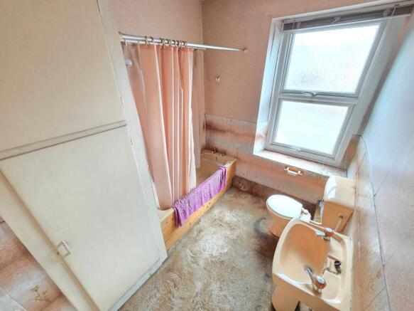 4 bed Semi-Detached for sale Image 11