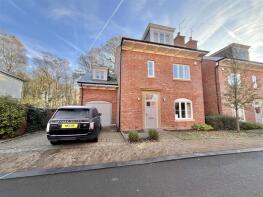 19, Vale Crescent, Macclesfield SK10 4LU