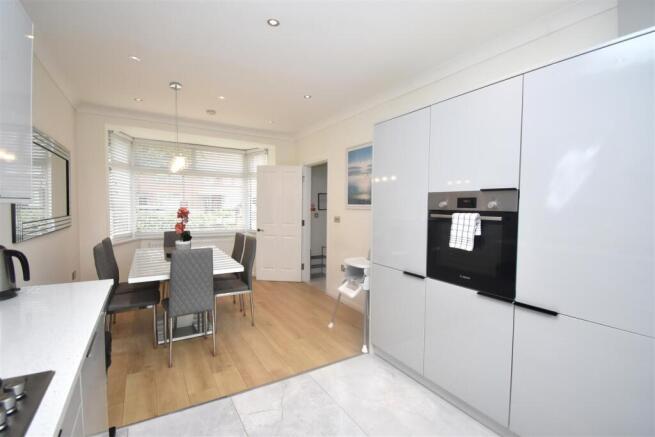 3 bed Semi-Detached to rent Image 4