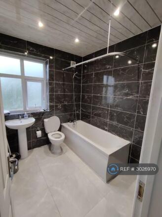 Upstairs Bathroom2