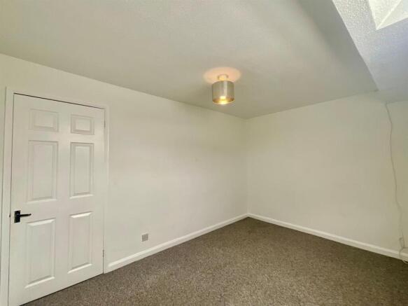 2 bed Terraced to rent Image 11