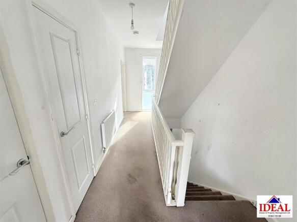 3 bed Semi-Detached for sale Image 12