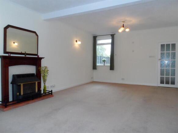 OPEN PLAN LIVING/DIN