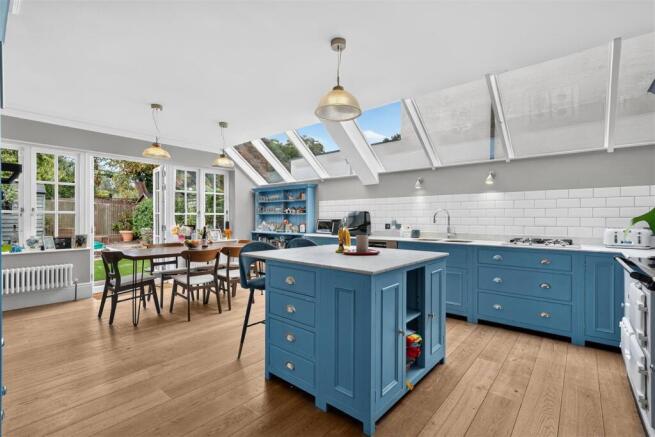 FOR SALE - Grantham Road, W4