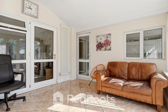 4 bed Semi-Detached for sale Image 6