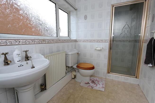 Bathroom 02.JPG