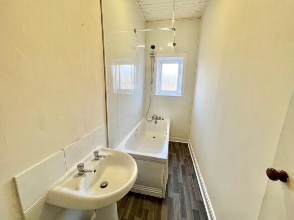 2 bed House to rent Image 10