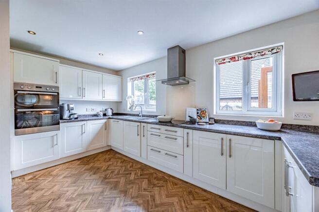 1 Castlemead Walk, Kingsmead, Cheshire, CW9 8GP photo 4