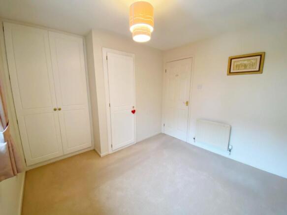 Bedroom 1 pic 3.jpg