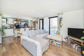 First Floor Flat 3, Portcullis House, Spurstowe Terrace, Hackney, London E8 1FD