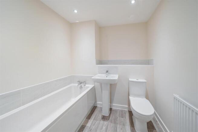 2 bed Apartment to rent Image 12