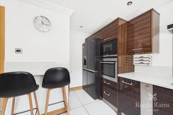 4 bed Detached for sale Image 8