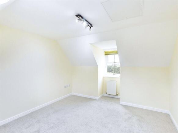 5 bed Detached for sale Image 12
