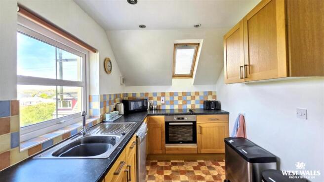 another nice kitchen.jpg
