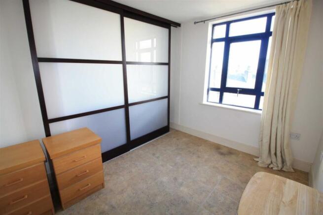 2 bed Apartment to rent Image 5