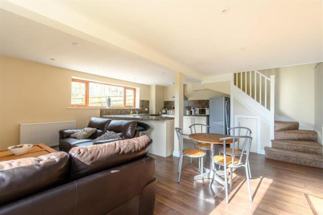 8414492-interior17.jpg