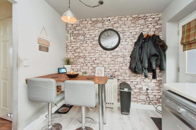 2 bed Semi-Detached for sale Image 5