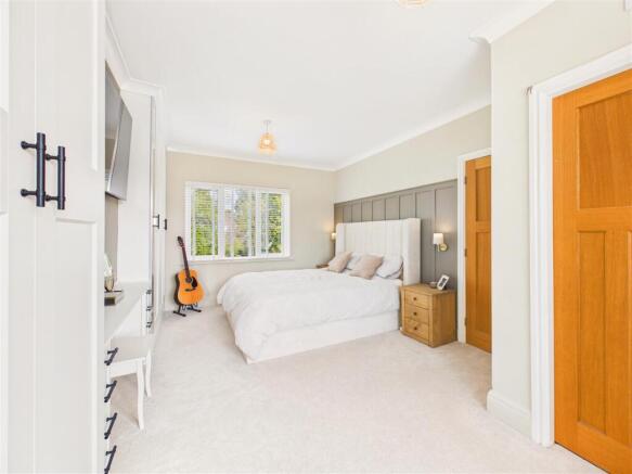 4 bed Semi-Detached for sale Image 10