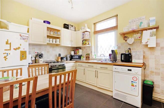 Kitchen (1).jpg