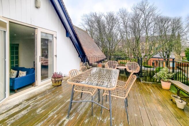 3 bed Apartment for sale Image 8