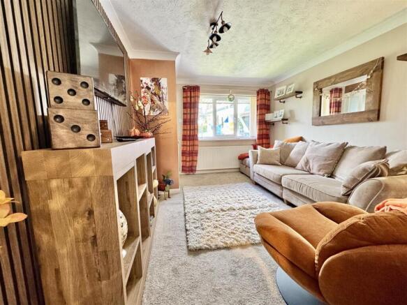 3 bed Semi-Detached for sale Image 11