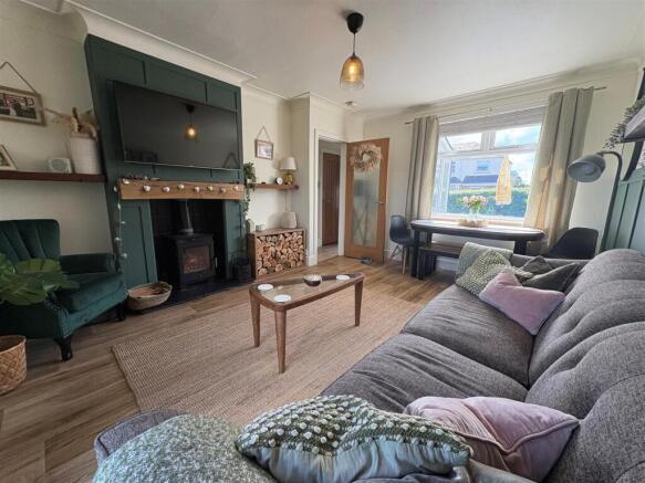 3 bed Semi-Detached for sale Image 4