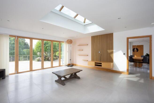 6 bed Detached for sale Image 4