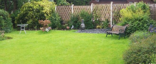 GARDEN IN SUMM...