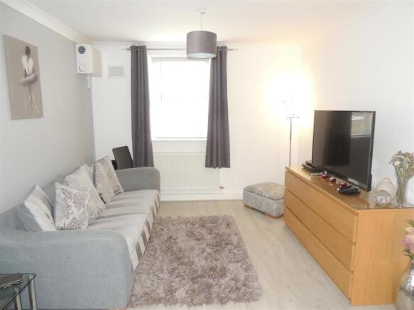 Lounge/Kitchen