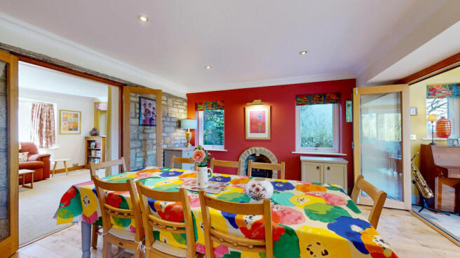 5 bed Detached for sale Image 10
