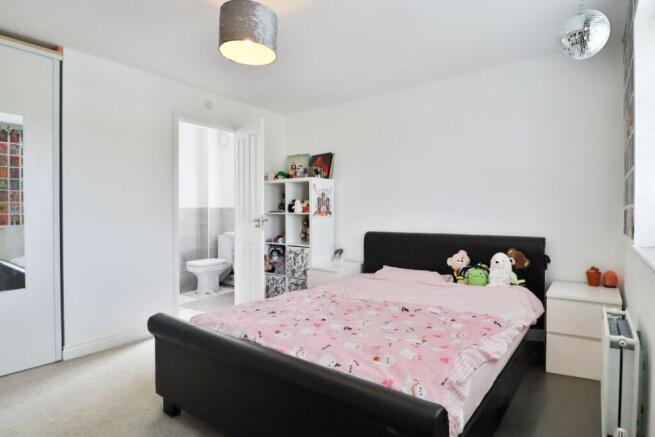4 bed Detached for sale Image 7