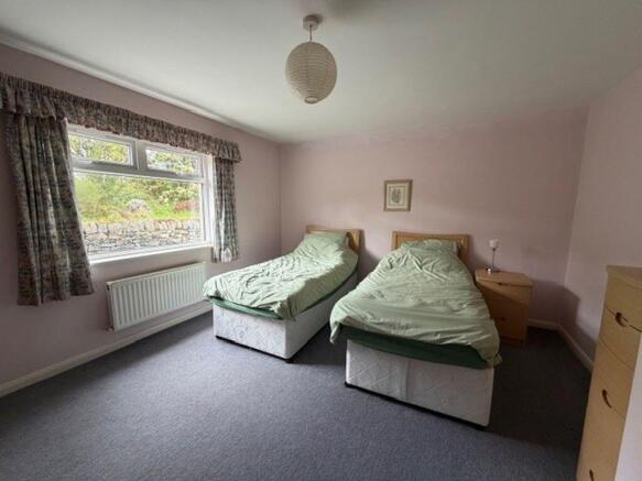 5 bed Detached for sale Image 10