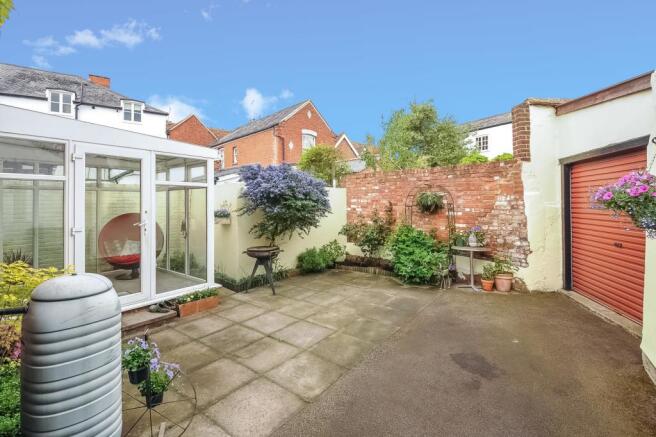 Courtyard garden