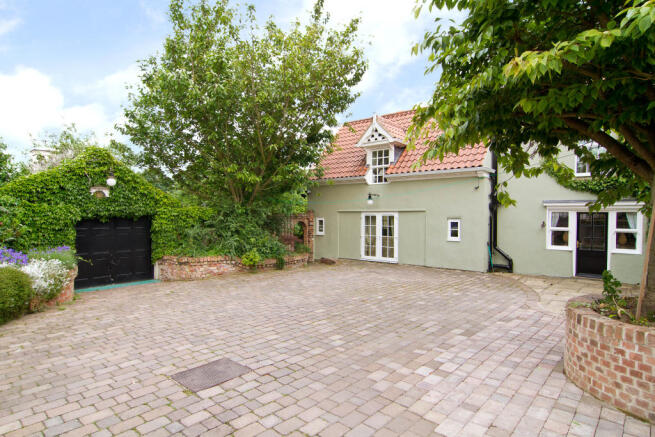 Courtyard/Garage