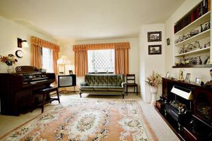 Sitting Room (or gro